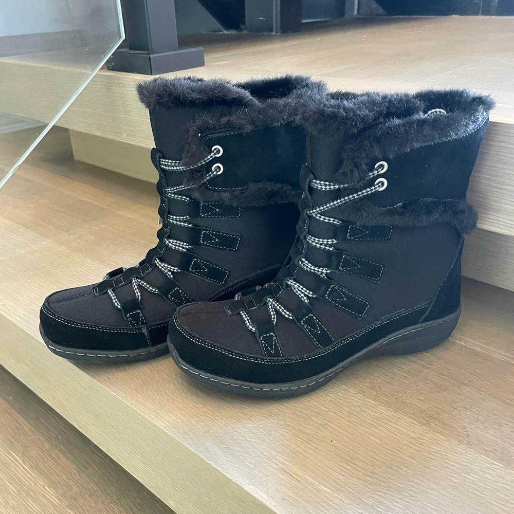 Raquel Short Lace Up Winter Boot in Black *Brand New In Box*